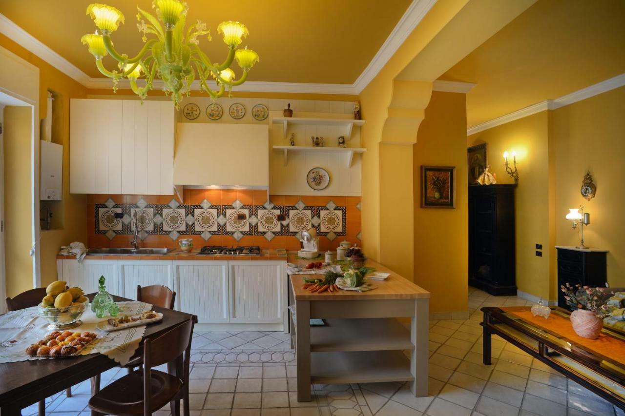 Donna Filomena Casa Vacanza Di Charme Salerno Exterior foto